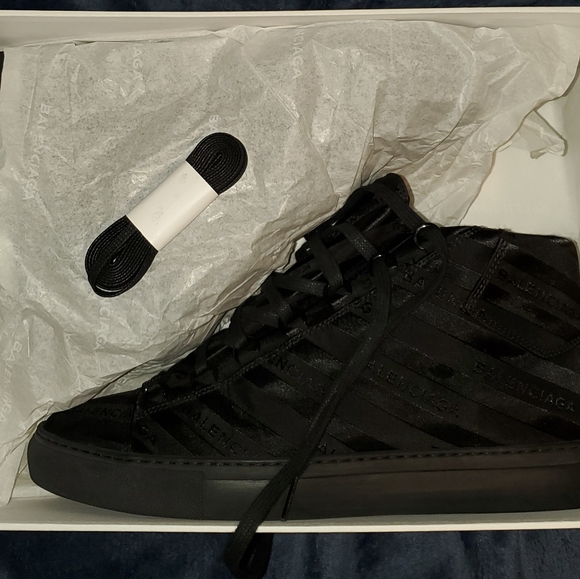 Authentic Balenciaga logo sneaker Send offers - Picture 1 of 10